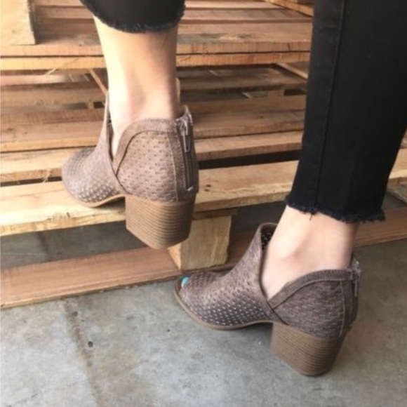 LAST SZ 5.5 | Perforated Ankle Bootie - Picture 3 of 5